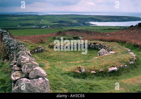 Preistoria 'Stone Hut cerchi a 'Ty Mawr' sulla montagna di Holyhead su Anglesey nel Galles "Gran Bretagna" Foto Stock