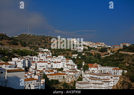 Vista panoramica di Casares un pittoresco villaggio situato nel sud della Spagna. Foto Stock