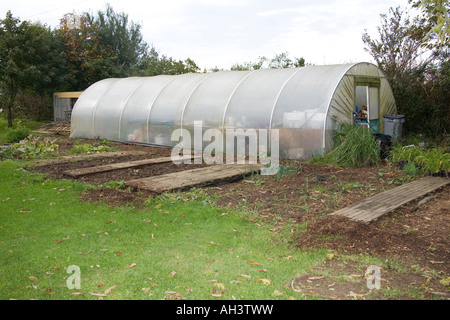 Giardino di poli-stile tunnel serra, Hampshire, Inghilterra. Foto Stock