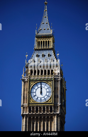 Big Ben da Westminster Bridge, la Casa del Parlamento, Piazza del Parlamento, London, England, Regno Unito Foto Stock