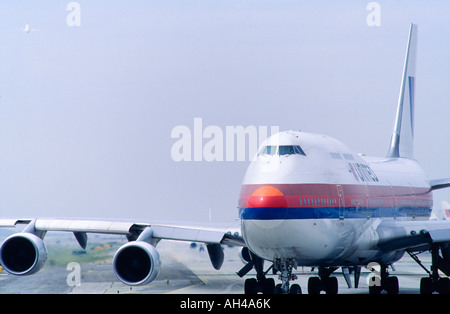 Aereo commerciale sulla pista, Ohare International Airport, Chicago, Illinois Foto Stock