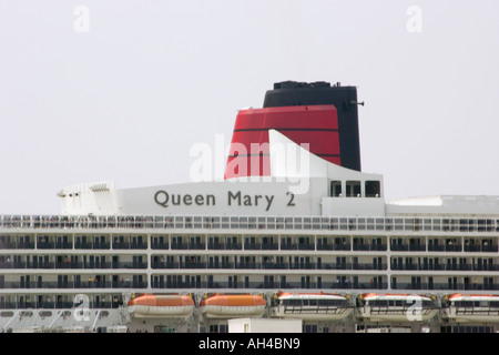 Close up Cunard linee di crociera Queen Mary 2 Foto Stock