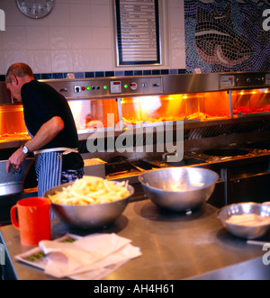 Interno del pesce e chip shop Aldeburgh Suffolk in Inghilterra Foto Stock
