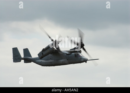 Bell/Boeing Osprey MV-22B transizioni da del passaggio del mouse alla fuga in avanti Foto Stock