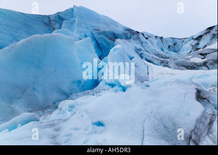 Una massa di ghiaccio sul ghiacciaio di Worthington Chugach Mountains vicino a Valdez Prince William Sound Alaska USA Foto Stock