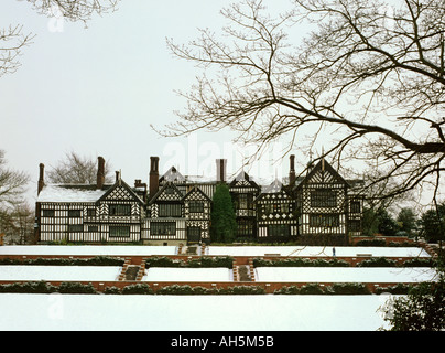 Cheshire bramhall stockport Bramall Hall nella neve Foto Stock