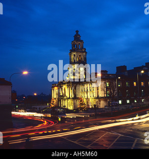 Regno Unito Cheshire Stockport Town Hall di notte Foto Stock