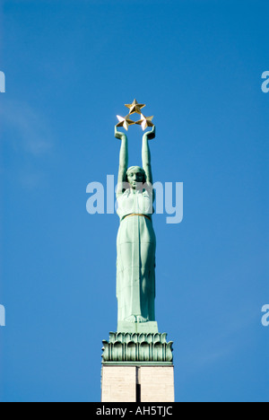 Il Monumento alla libertà di Riga Lettonia Foto Stock