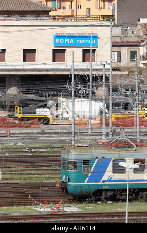 In treno Arrivando alla Stazione Termini di Roma nel centro di Roma Foto Stock