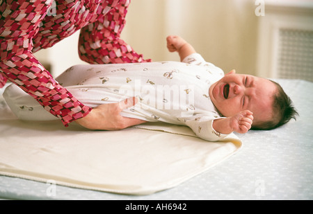 Mom modifica baby Foto Stock