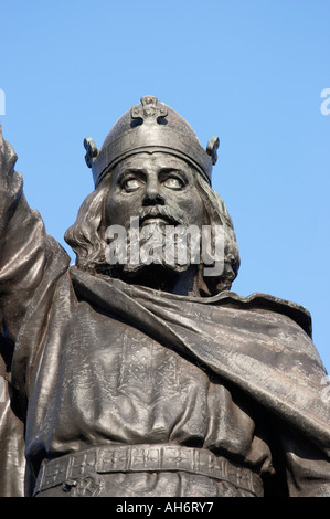 Statua di Re Alfredo il Grande a Winchester Hampshire Inghilterra; scolpita da Sir Hamo Thornycroft & inaugurato nel Settembre 1901 Foto Stock