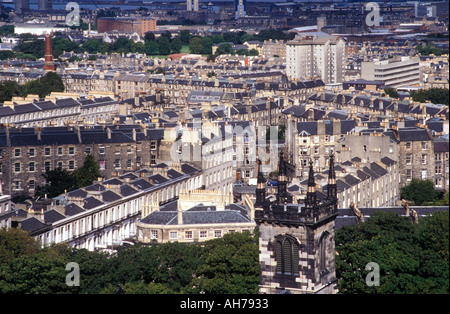 Edifici di pietra della Città Nuova e Leith da Carlton Hill Edinburgh Scozia Scotland Foto Stock