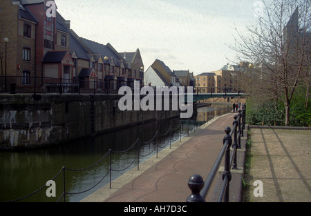 Nuovo alloggiamento sviluppo Wapping London Docklands Inghilterra circa 1994 Foto Stock