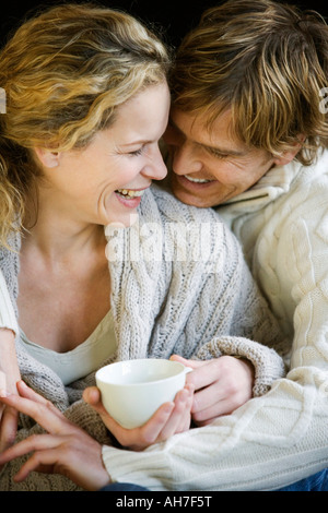 Close-up di un adulto medio Coppia sorridente Foto Stock
