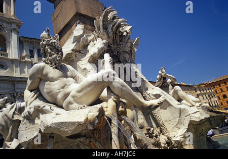 Statua raffigurante il Fiume Gange a Fontana dei Quattro Fiumi (Fontana dei Quattro Fiumi) a Piazza Navona, Roma (Italia) Foto Stock