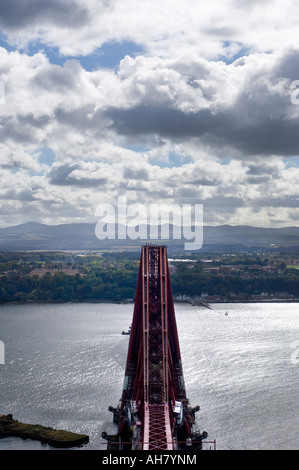 Vista dalla parte superiore del Ponte di Forth Rail, Scozia Foto Stock