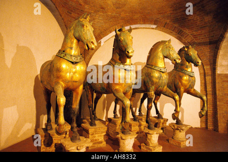 Venezia Italia originale di quattro cavalli di bronzo alla basilica di san marco Foto Stock