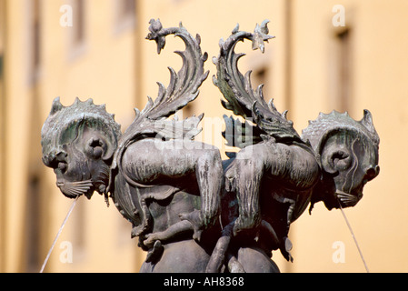 Firenze Toscana Italia fontana nella piazza della santissima annunziata Foto Stock