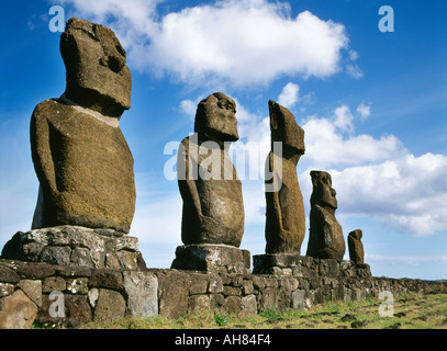 Isola di Pasqua Cile Moai sul ahu Vai Uri Foto Stock