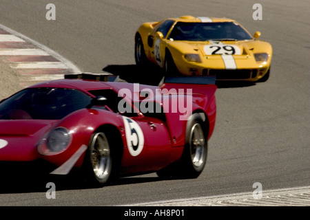 1967 Lola T 70 GT 1968 Ford GT 40 Monterey Historic gare automobilistiche Foto Stock