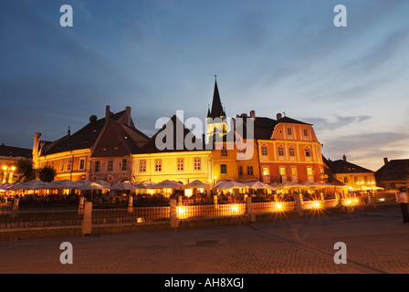 Crepuscolo, Piata Mica, Sibiu, Romania Foto Stock