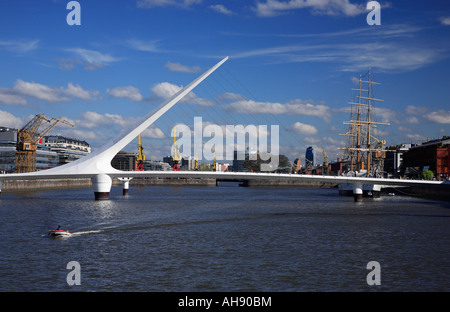 Puerto Madero, ponte Calatrava, Sarmiento fregata, Buenos Aires, Argentina Foto Stock