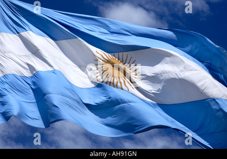 Argentina bandiera nazionale con la luce del sole e del vento. Foto Stock