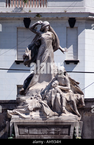 Juan Lartigau tomba scultura, presso il Cimitero di Recoleta, Buenos Aires, Argentina Foto Stock