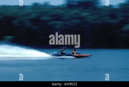 Barca veloce sul lago Foto Stock