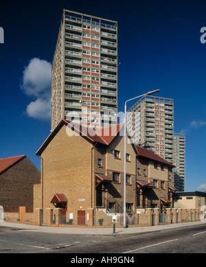 Nuovo alloggiamento e sessanta blocchi a torre a Waltham Forrest - Est di Londra Foto Stock