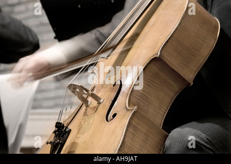 Musica ritmo classico gioco giocatore stringa strumento strumentista strumentale Symphony orchestra tunes di teoria della musica concert Foto Stock