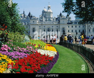 Vista da St James Park per la sfilata delle Guardie a Cavallo Londra Inghilterra GB Foto Stock