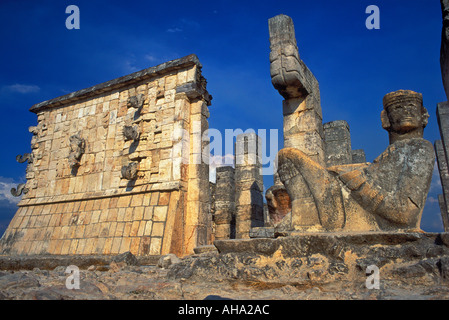 Messico Chichen Itza Chacón Mool statua nel Tempio dei Guerrieri Foto Stock