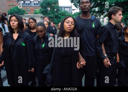 Vestita di nero, Harvard studenti protestare contro la guerra in Iraq, Harvard Yard, Cambridge, Massachusetts Foto Stock