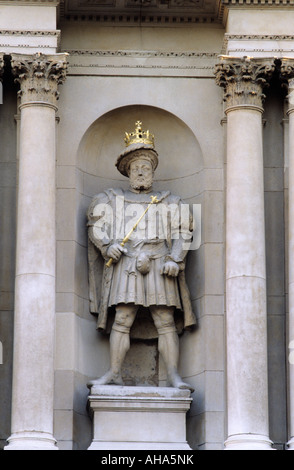 Clerkenwell London Henry VIII statua St Bartholomews Ospedale Gatehouse Foto Stock