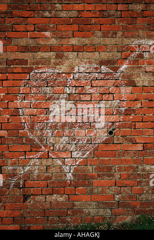 Cuore disegnato in gesso su un muro di mattoni, Brighton East Sussex, England, Regno Unito Foto Stock