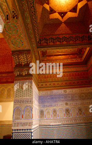 Il Marocco Marrakech Dar Si Said Museum di Arte Marocchina di cedro intagliato soffitto Foto Stock