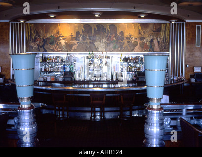 Queen Mary osservazione Bar, Sala in art deco con murale settimana giubilare da Alfred R Thompson Foto Stock