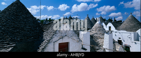 Trulli di Alberobello tetti conici Puglia sud italia Foto Stock