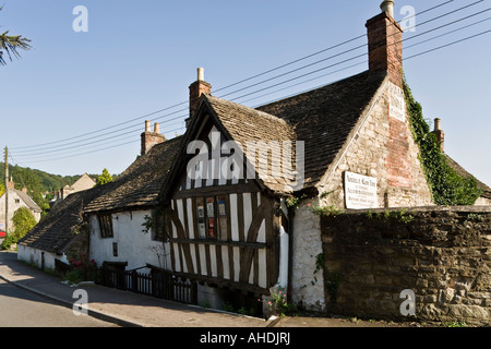 Il 13 ° secolo RAM Inn nella città Cotswold di Wotton Under Edge, Gloucestershire Regno Unito Foto Stock