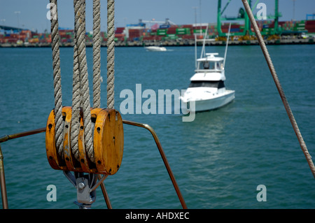 Piccolo yatch a San Pedro Harbor California Foto Stock