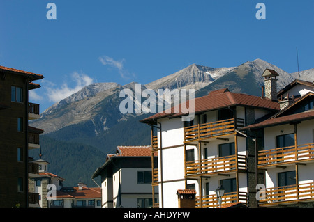 Case di recente costruzione per la vendita agli investitori, Bansko, montagne Pirin, Bulgaria Foto Stock
