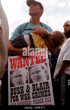 Dimostrazione attraverso il centro di Londra da Hyde Park a Trafalgar Square alla fine dell'occupazione dell'Iraq & Palestina Sept 27 2003. Foto Stock