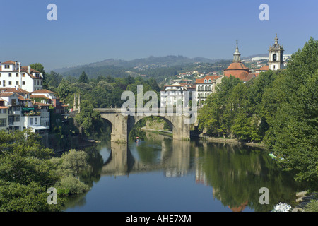 Il Portogallo, Costa Verde, Amarante, la storica città vecchia e il ponte Foto Stock