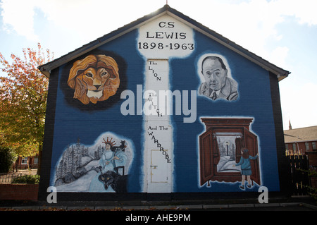 Posizione neutrale c s lewis memorial murale di lealisti east Belfast Irlanda del Nord . Questo murale è stato dipinto sopra uno con un fedele Foto Stock