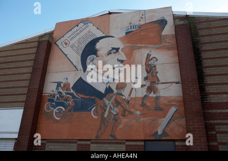 Murales lealisti in basso Shankill Road area della parte occidentale di Belfast Irlanda del Nord . Murale con Sir Edward Carson Foto Stock