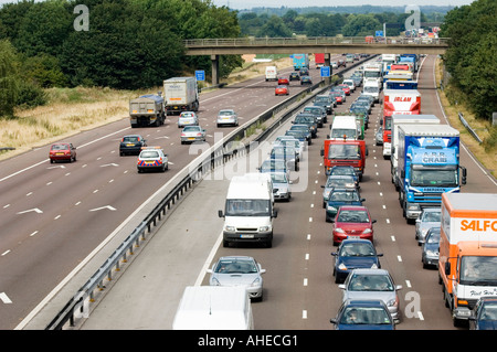 Gli inceppamenti di traffico sull'autostrada M6 Cheshire England Regno Unito Foto Stock