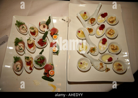 Miniatura antipasti a una fiera alimentare Foto Stock