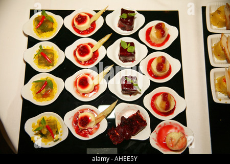 Miniatura antipasti a una fiera alimentare Foto Stock