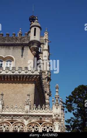 Esterno del Palacio Hotel do Bussaco palazzo degli ultimi re portoghesi costruito in stile Neo-Manueline situato a Serra do Bucaco, nel centro del Portogallo Foto Stock